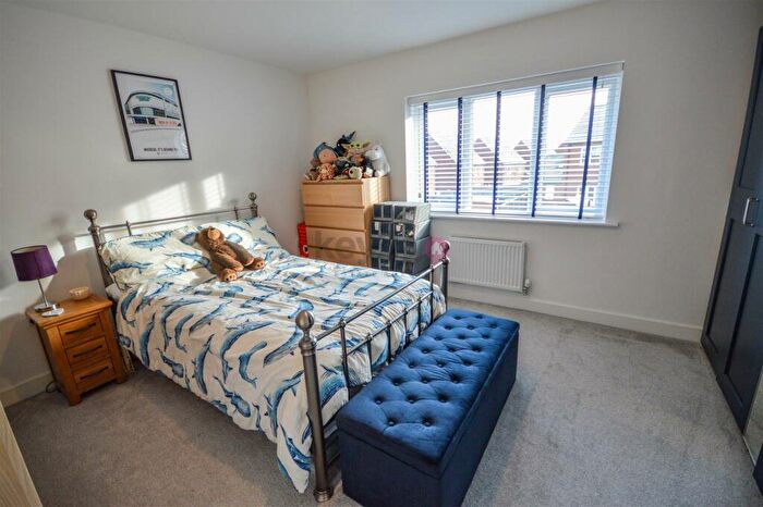 3 Bedroom Semi-Detached House For Sale In Winder Avenue, Halfway, Sheffield, S20