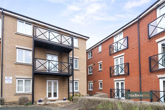 2 Bedroom Flat To Rent In Fencepiece Road, Ilford, IG6