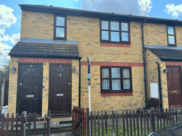 1 Bedroom Maisonette To Rent In Acacia Road, Mitcham, CR4