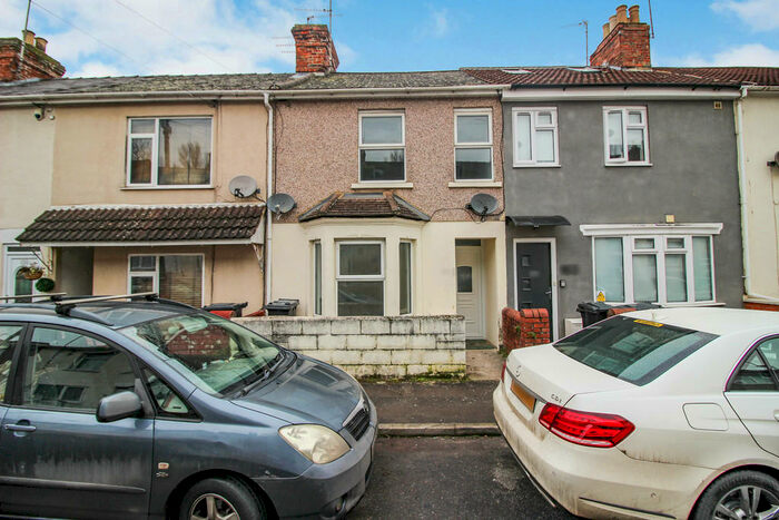 3 Bedroom Terraced House To Rent In William Street, Town Centre, Swindon, SN1