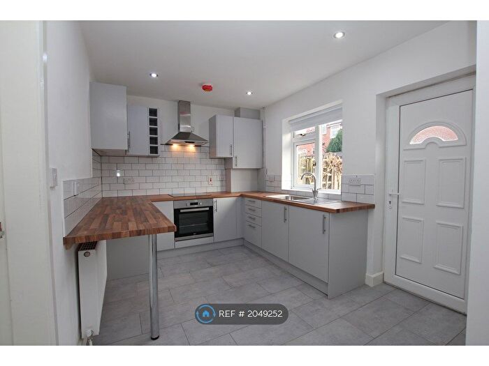 2 Bedroom Terraced House To Rent In Hawksworth Grove, Leeds, LS5