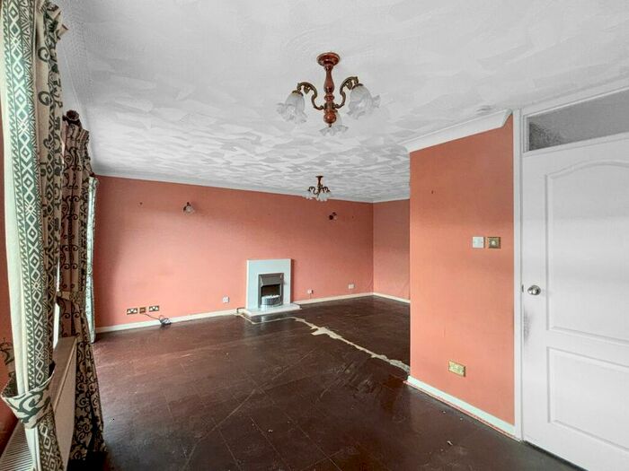 2 Bedroom Detached Bungalow For Sale In Elmstead Road, Wivenhoe, Colchester, CO7