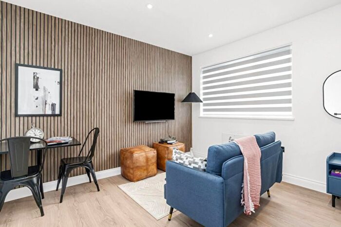 1 Bedroom Flat To Rent In Clammas Way, Uxbridge, UB8