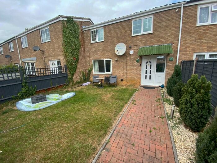 4 Bedroom House To Rent In Canterbury Way, SG1