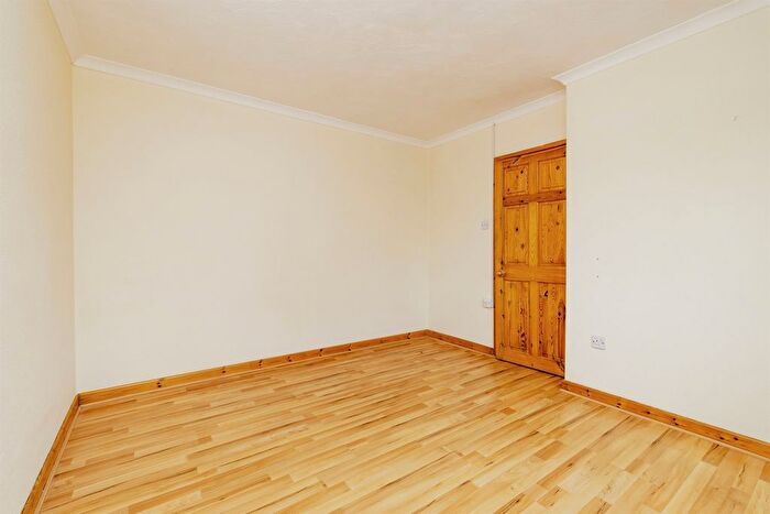 2 Bedroom Detached Bungalow For Sale In Dellfield Avenue, Lincoln, LN6