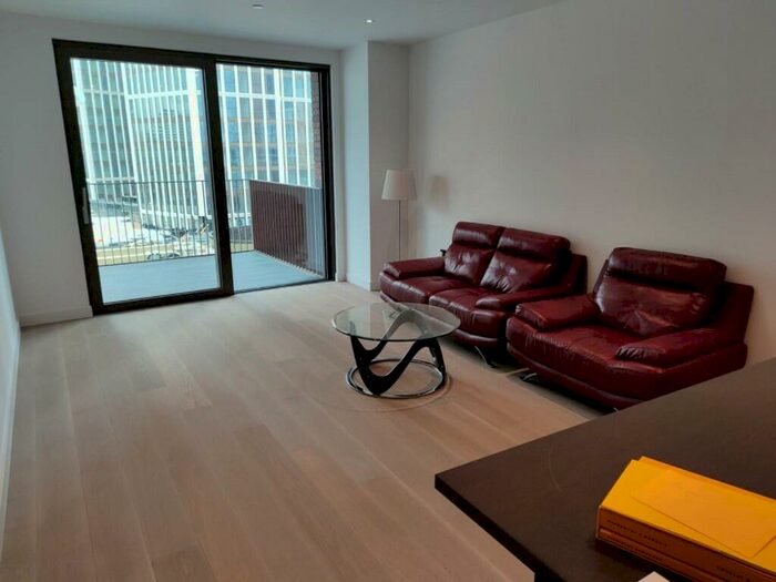 2 Bedroom Flat To Rent In Viaduct Gardens, London, SW11