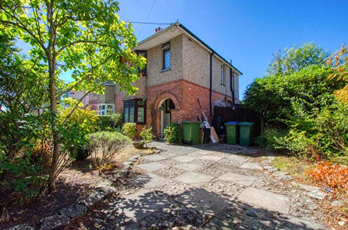 3 Bedroom Semi-Detached House For Sale In Thornhill Avenue, Southampton, City Of Southampton, SO19