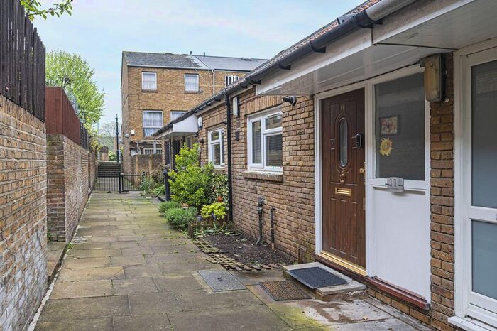 1 Bedroom Terraced House To Rent In Brownlow Road, Dalston, London, E8