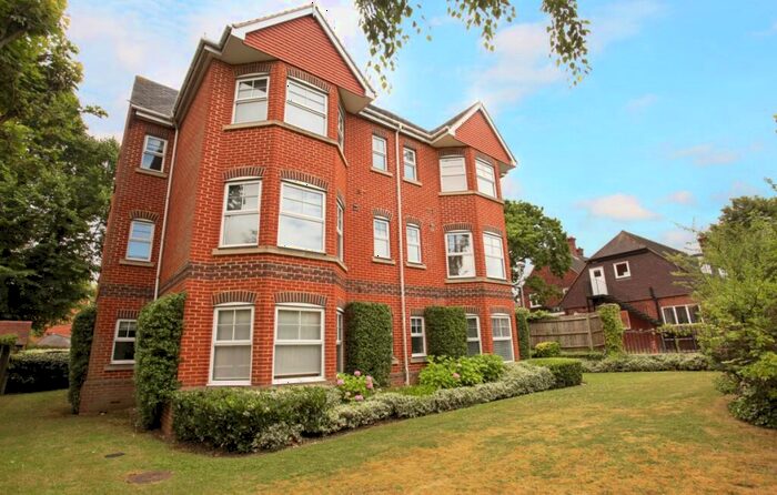 2 Bedroom Apartment To Rent In Nightingale Walk Windsor, SL4