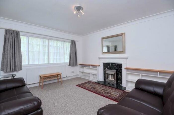2 Bedroom Apartment To Rent In Glenhill Close, Finchley, N3