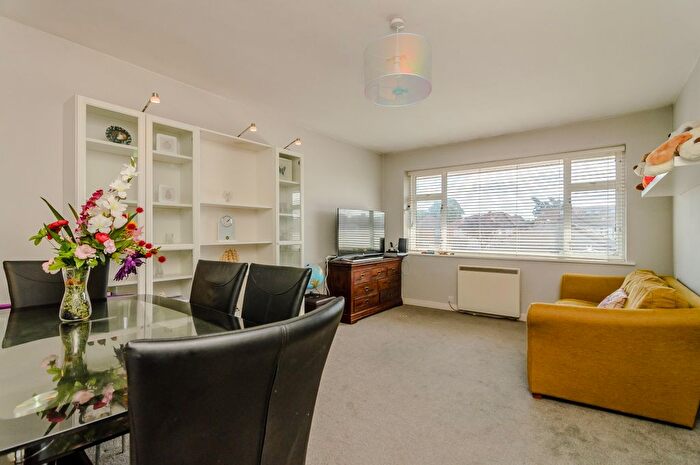 2 Bedroom Maisonette To Rent In Rushey Close, New Malden, KT3