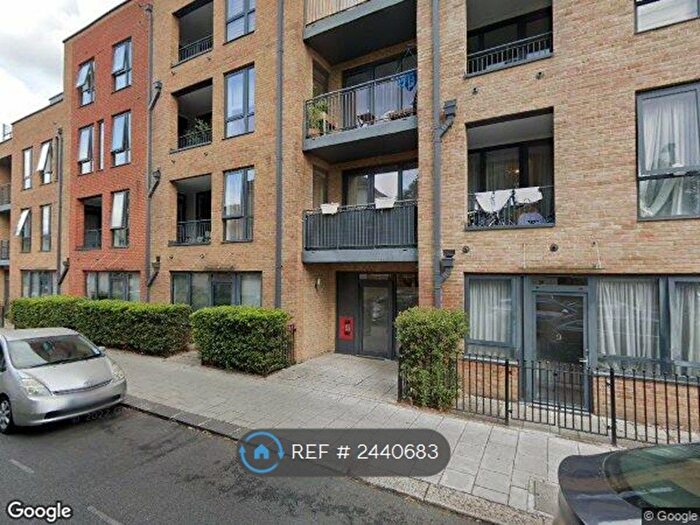 2 Bedroom Flat To Rent In Boundaries Road, London, SW12