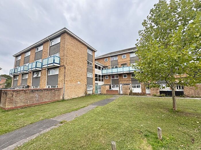 2 Bedroom Maisonette For Sale In Redlands Lane, Fareham, PO16