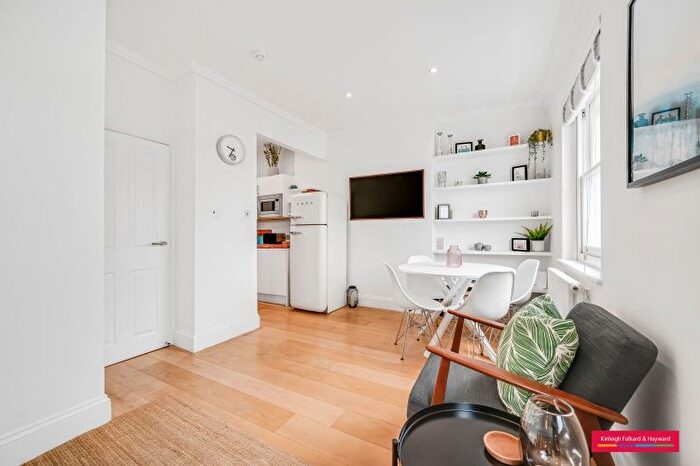 2 Bedroom Flat To Rent In Campden Grove, London, W8