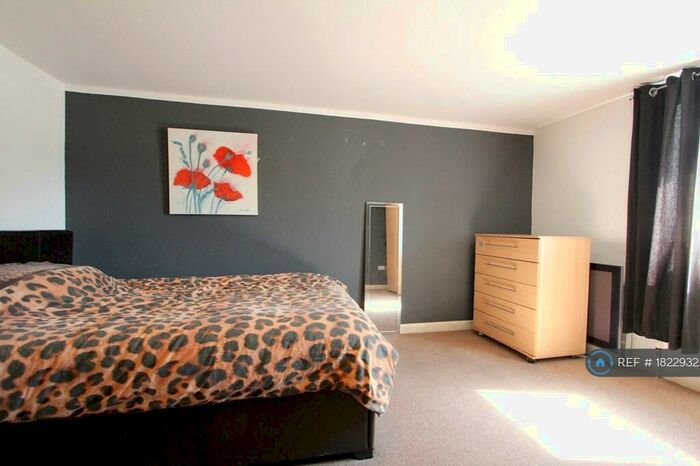 2 Bedroom Flat To Rent In Oxford Road, Reading, RG30