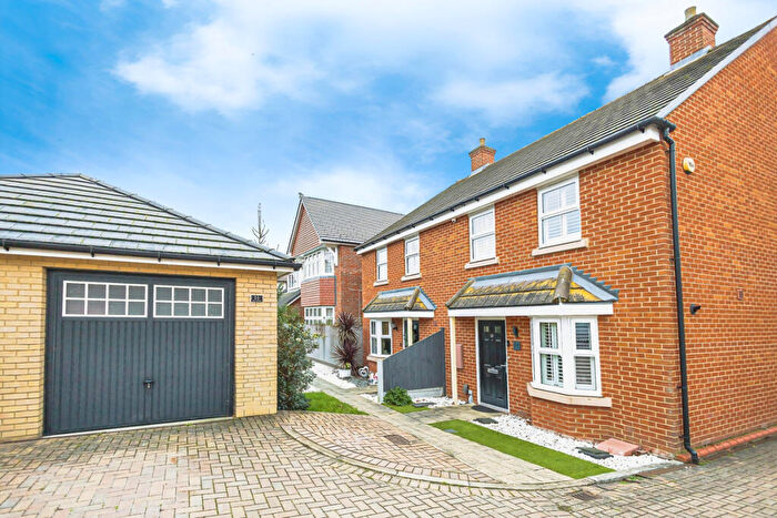 3 Bedroom Semi Detached House For Sale In The Poppies, Benfleet, SS7