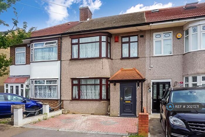 4 Bedroom Terraced House To Rent In Inverness Drive, Ilford, IG6