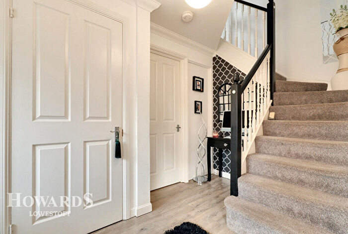 4 Bedroom Detached House For Sale In Yewdale, Lowestoft, NR33