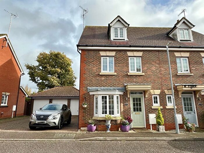 4 Bedroom Semi Detached House For Sale In Woodlands, Little Common, TN39