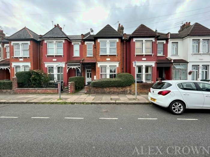 Studio To Rent In Mannock Road, London, N22