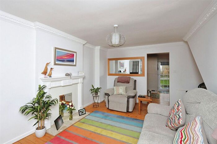 3 Bedroom Detached House For Sale In Willingham Gardens, Sothall, Sheffield, South Yorkshire, S20