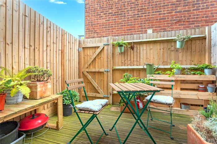 1 Bedroom Apartment To Rent In Buckler Street, Portslade, East Sussex, BN41