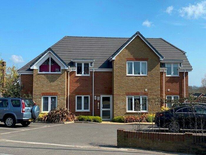 2 Bedroom Apartment To Rent In Botley Road, Park Gate, Southampton, Hampshire, SO31