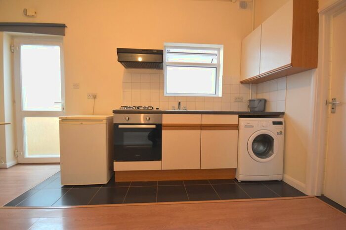 Studio To Rent In Woodfield Avenue, Streatham, SW16