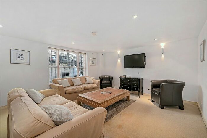 2 Bedroom Flat To Rent In Eardley Crescent, Earl's Court, Kensington And Chelsea, London, SW5