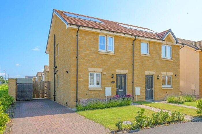 2 Bedroom Semi Detached House For Sale In Curlew Way, Inverkeithing, KY11