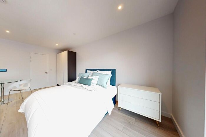 Apartment To Rent In Park Central East, SE17