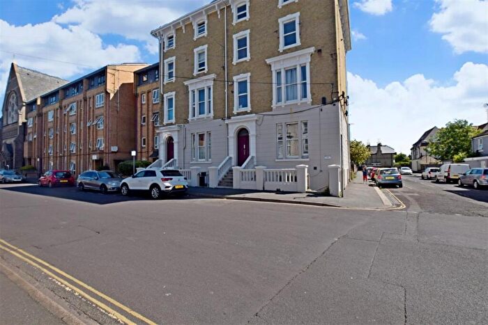 3 Bedroom Flat To Rent In Sidlaw Terrace, Clarence Road, Bognor Regis, PO21