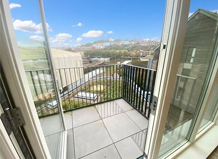 2 Bedroom Apartment To Rent In Harbourside, McArthur's Yard, BS1