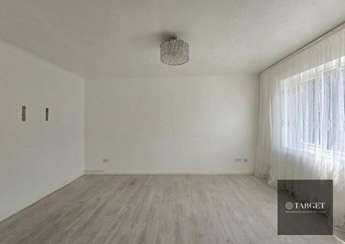 1 Bedroom Flat To Rent In Tysoe Avenue, EN3