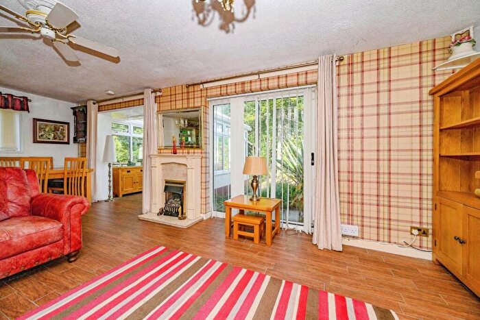 2 Bedroom Bungalow For Sale In Kingsmead, Edlesborough, Dunstable, Buckinghamshire, LU6