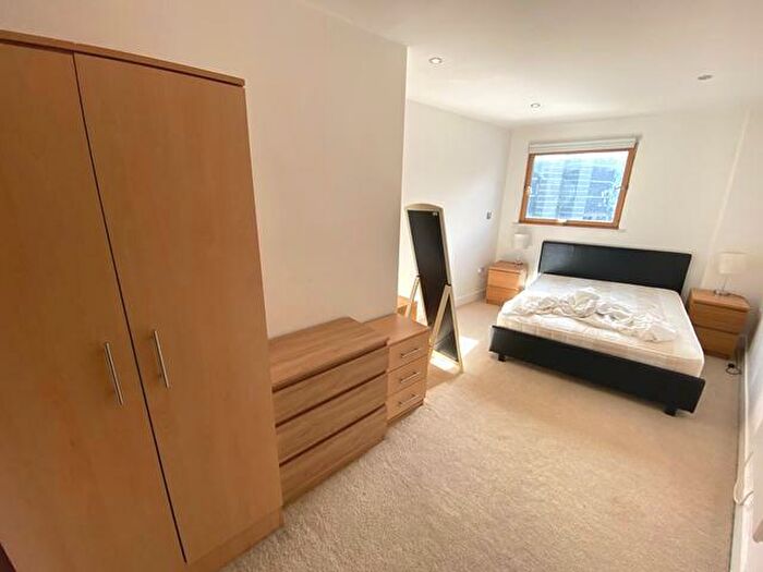 2 Bedroom Apartment To Rent In Magellan House Leeds Dock City Centre, LS10