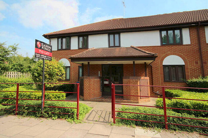 2 Bedroom Apartment To Rent In North Kingston, KT2