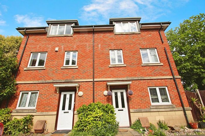 4 Bedroom Town House To Rent In Academy Place, Isleworth, TW7