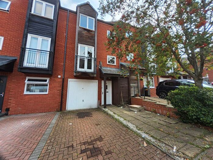 4 Bedroom Terraced House To Rent In Maigno Way, Wolverton Mill, MK12