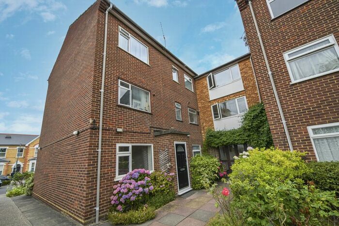 2 Bedroom Flat To Rent In Granville Road, Sidcup, DA14