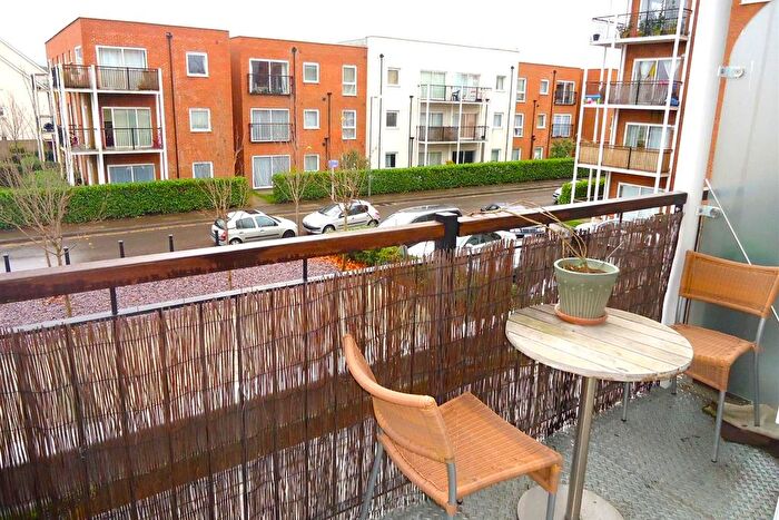 2 Bedroom Flat To Rent In Canalside, Redhill, RH1