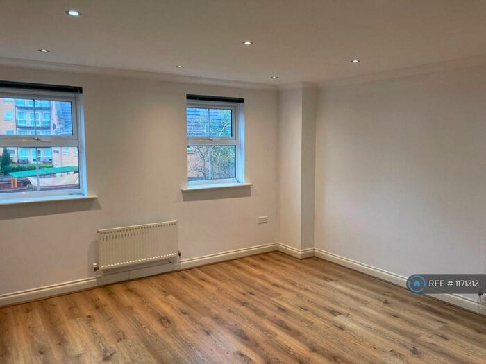3 Bedroom Terraced House To Rent In Cromwell Close, Bromley, BR2