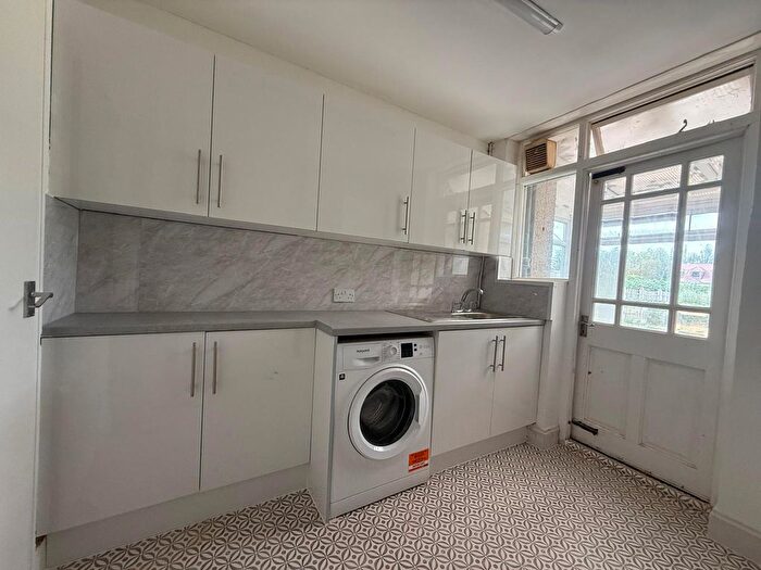 4 Bedroom Terraced House To Rent In Dawlish Drive, Ilford, IG3