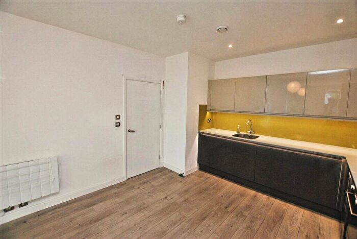 2 Bedroom Apartment To Rent In New London Road, Chelmsford, Essex, CM2