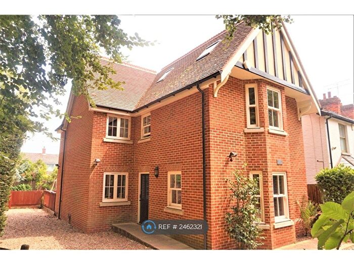 5 Bedroom Detached House To Rent In Woodlands Road, Farnborough, GU14