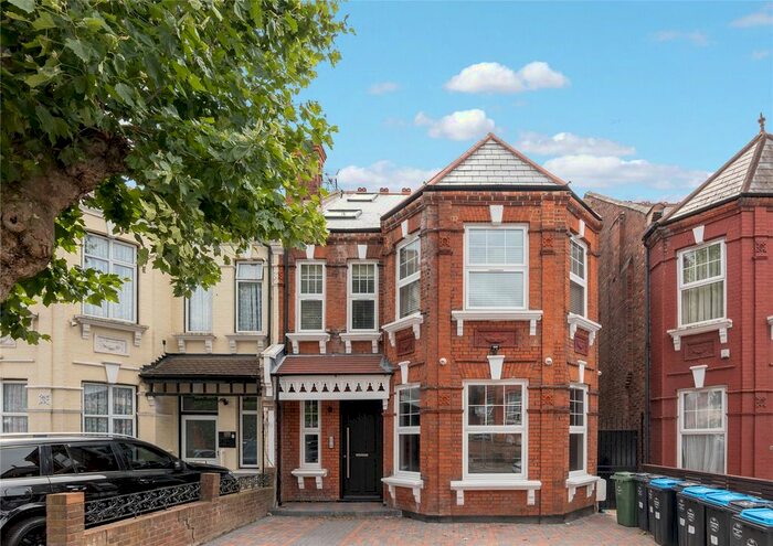 2 Bedroom Flat To Rent In Prout Grove, London, NW10