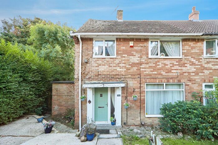 3 Bedroom Semi Detached House For Sale In Lincombe Drive, Leeds, LS8