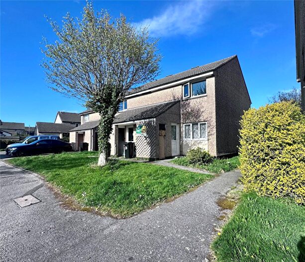 1 Bedroom Flat For Sale In Holly Close, Threemilestone, Truro, Cornwall, TR3