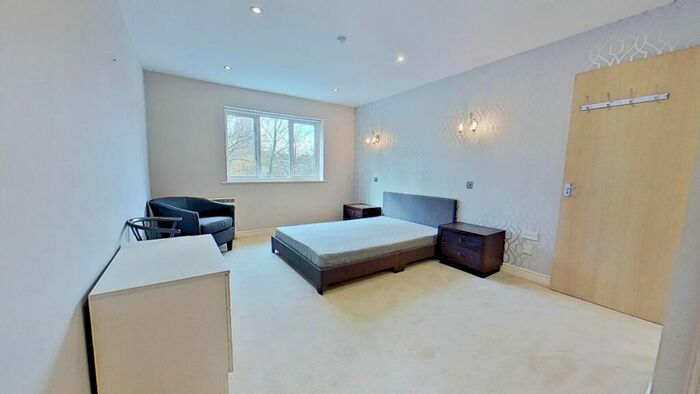 3 Bedroom Flat To Rent In Faraday Road, Guildford, GU1