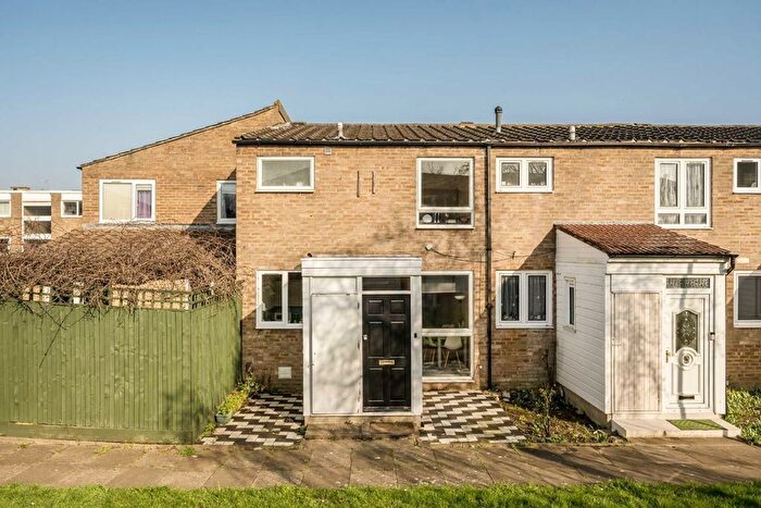 3 Bedroom Property For Sale In Halston Close, Between The Commons, SW11